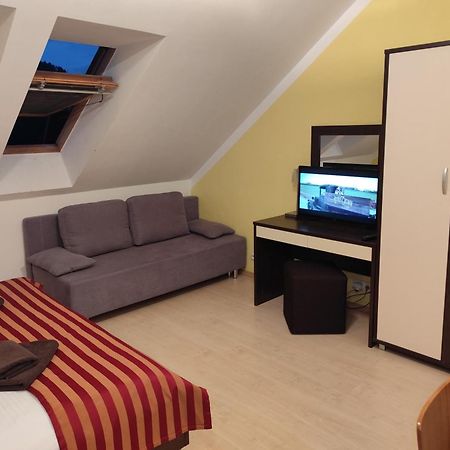 Apartman Liptov - Hotel Bešeňová Екстериор снимка