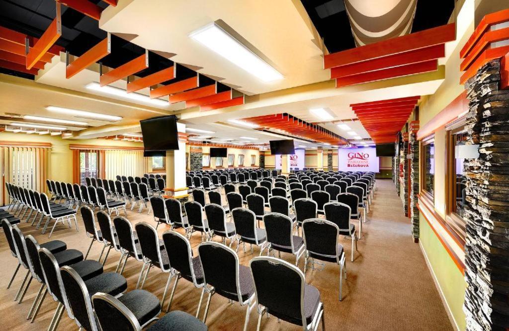 Apartman Liptov - Hotel Bešeňová Екстериор снимка